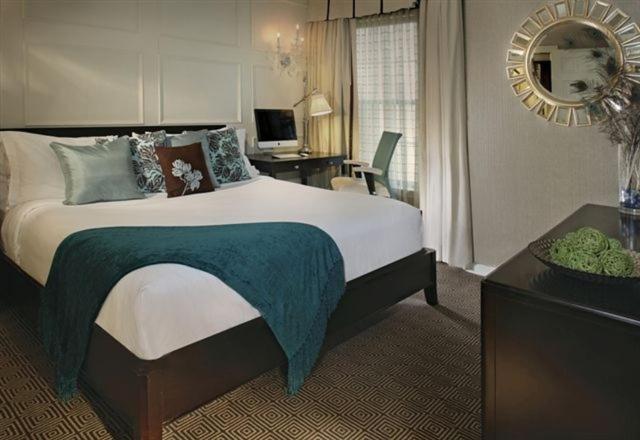 Отель The Inn at Fox Hollow