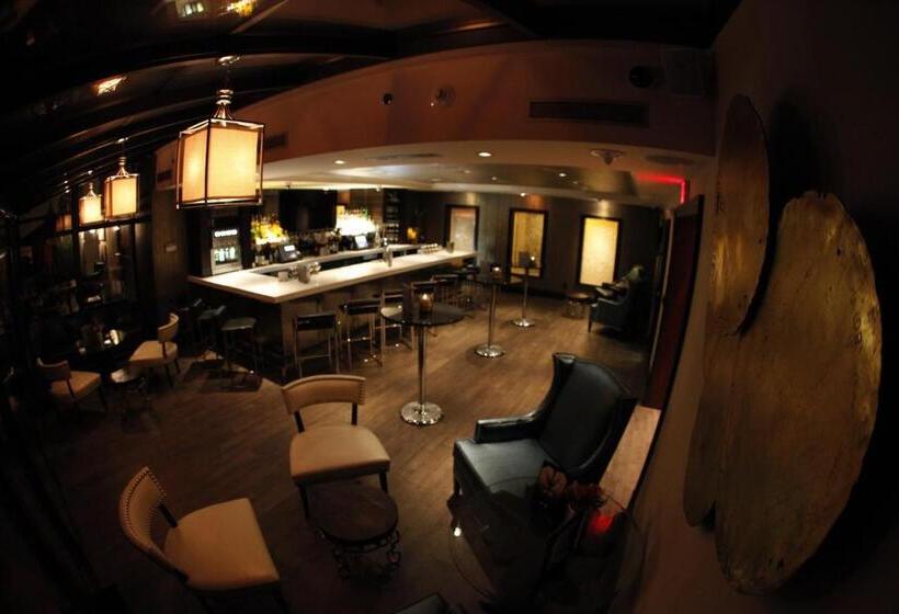 Отель The Inn at Fox Hollow