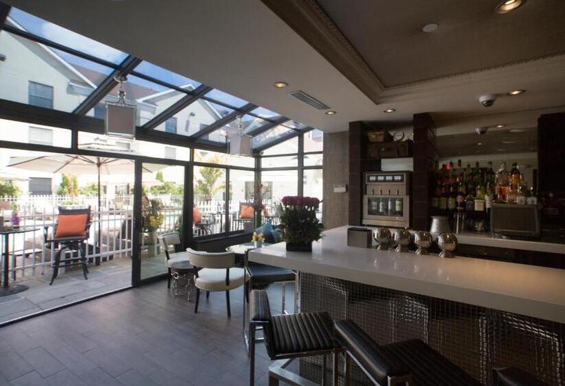 Отель The Inn at Fox Hollow