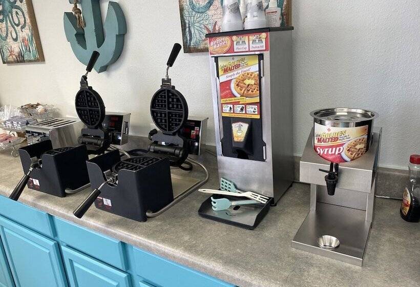 Отель The Islander Inn