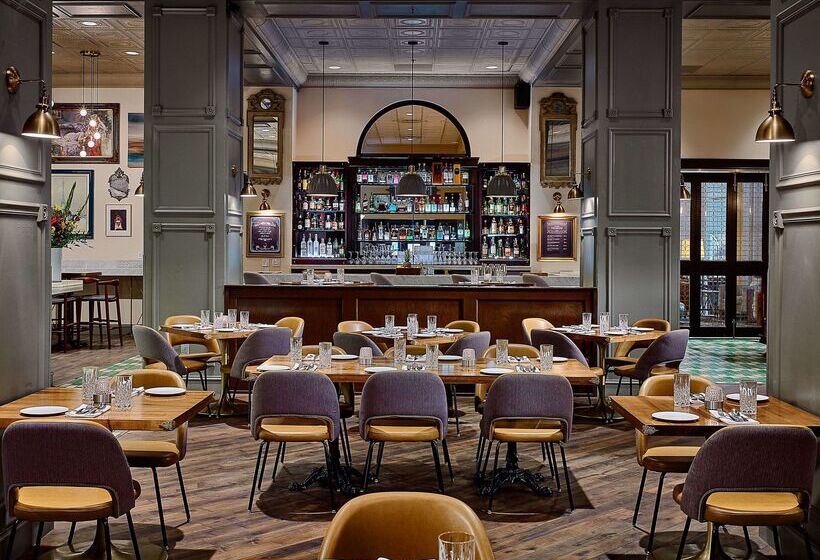 هتل The Royal Sonesta Chase Park Plaza St. Louis