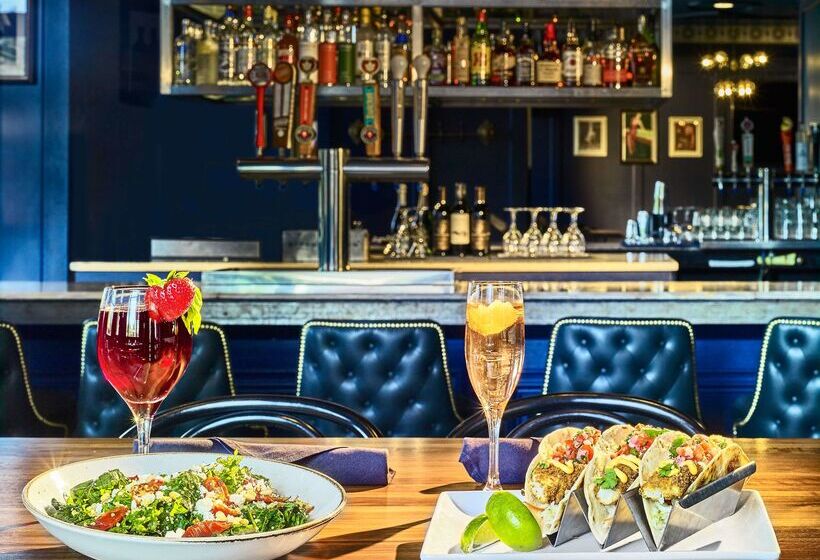 هتل The Royal Sonesta Chase Park Plaza St. Louis