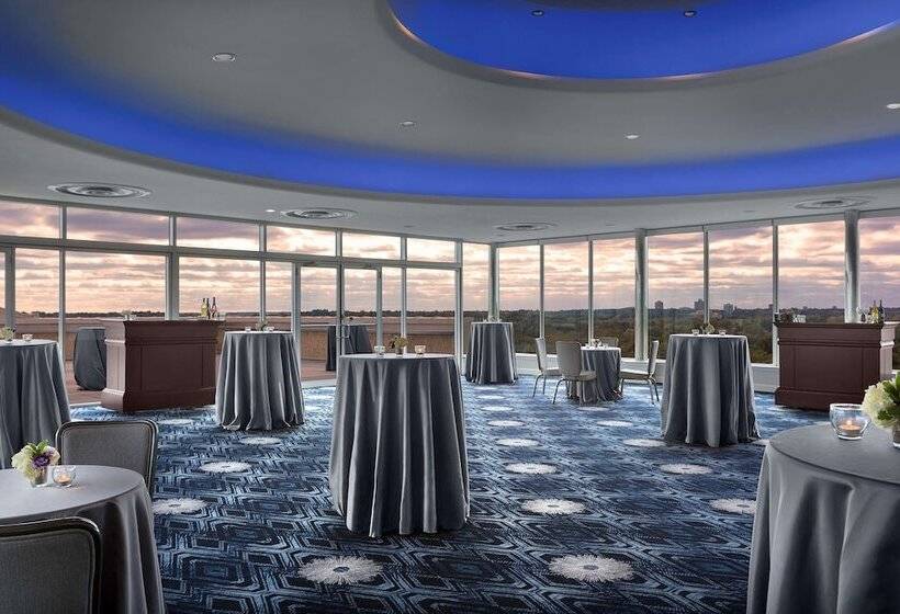 هتل The Royal Sonesta Chase Park Plaza St. Louis