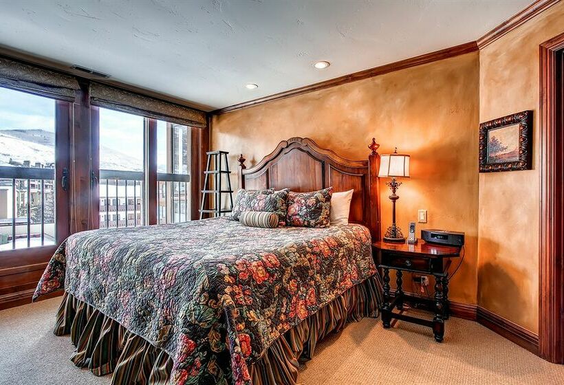 Отель Vail Spa Condominiums By East West Destination Hospitality