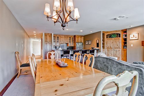 Отель Vail Spa Condominiums By East West Destination Hospitality