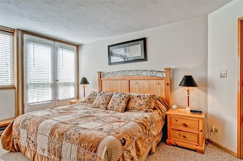 Отель Vail Spa Condominiums By East West Destination Hospitality