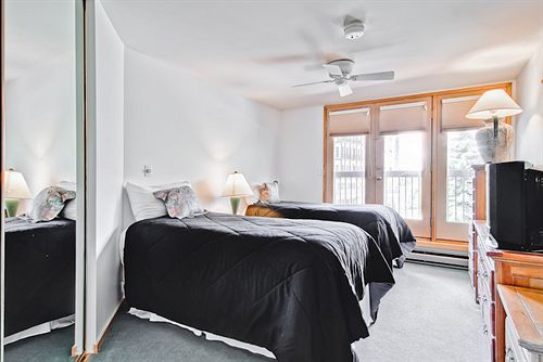 Отель Vail Spa Condominiums By East West Destination Hospitality