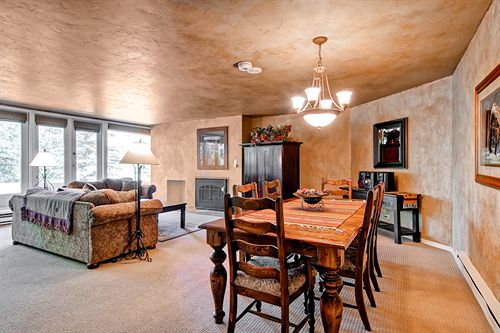 Отель Vail Spa Condominiums By East West Destination Hospitality