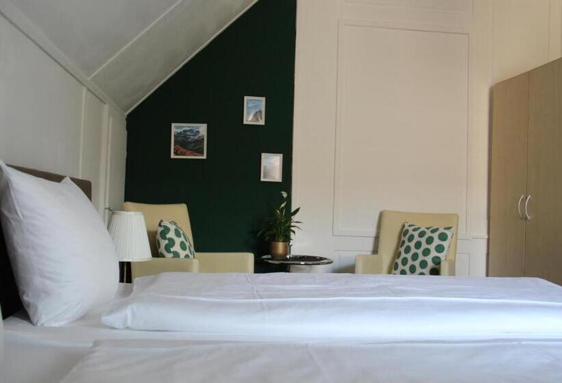 فندق Zum Schwarzen Löwen