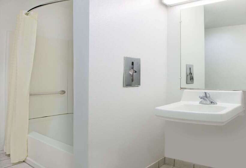 Microtel Inn & Suites By Wyndham Garland/dallas