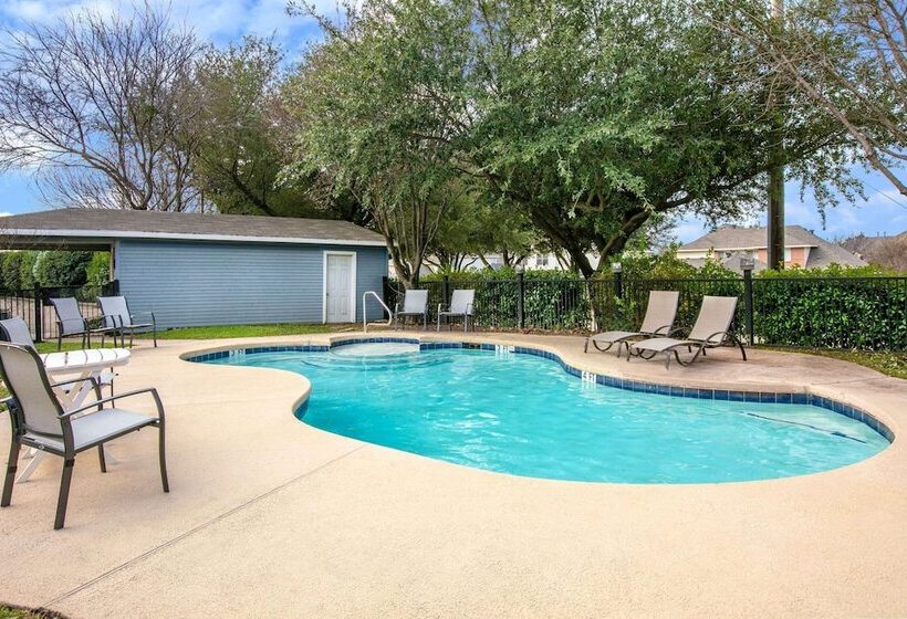 Microtel Inn & Suites By Wyndham Arlington/dallas Area