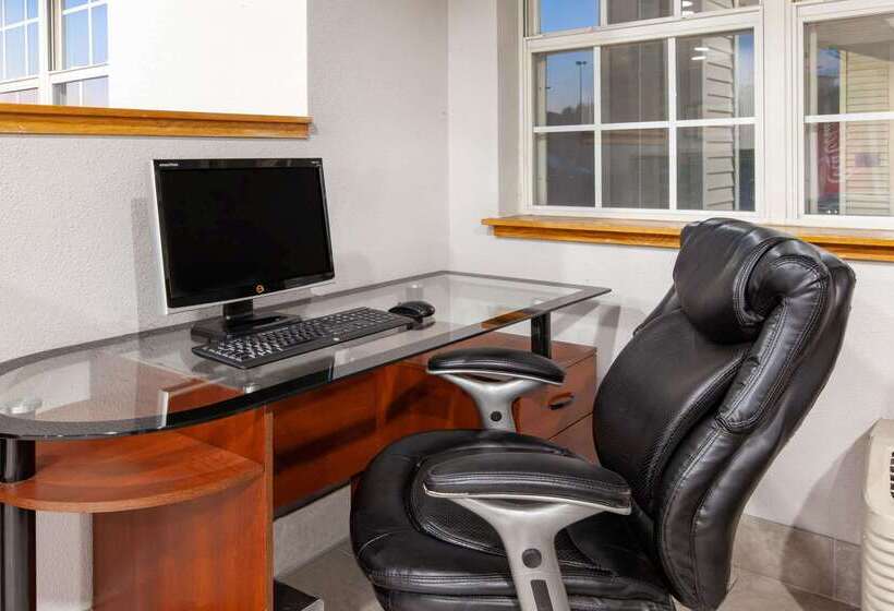 Microtel Inn & Suites By Wyndham Pittsburgh Airport