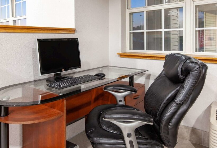 Microtel Inn & Suites By Wyndham Pittsburgh Airport