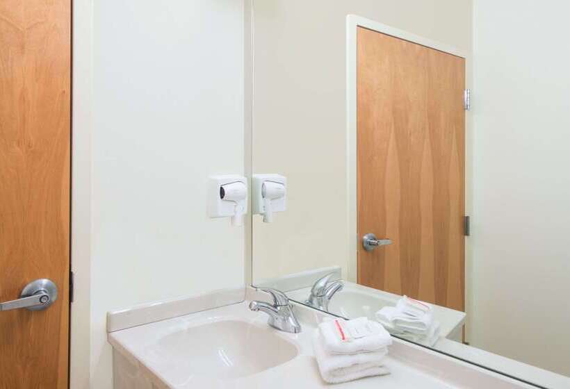 Microtel Inn & Suites By Wyndham Plattsburgh