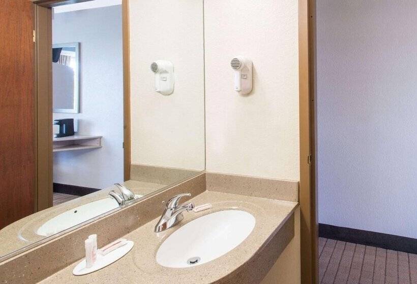 Microtel Inn & Suites By Wyndham Seneca Falls