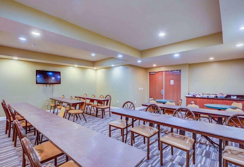 Microtel Inn And Suites   Zephyrhills