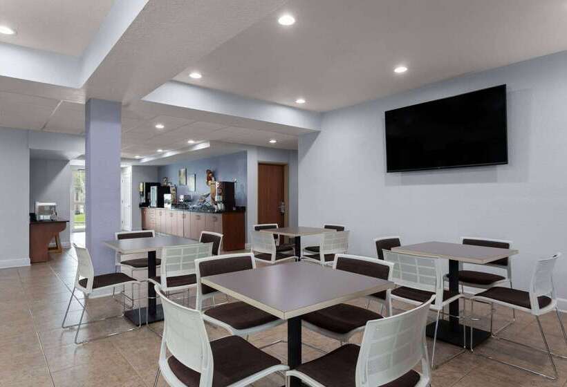 Microtel Inn And Suites   Zephyrhills
