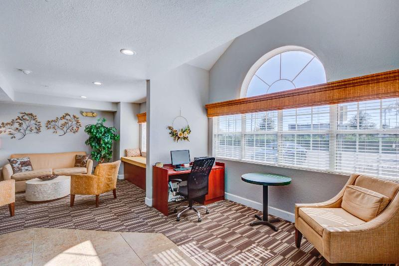 Microtel Inn And Suites   Zephyrhills