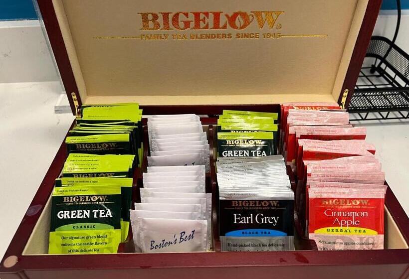 מוטל Sunbird Cape Cod Resort