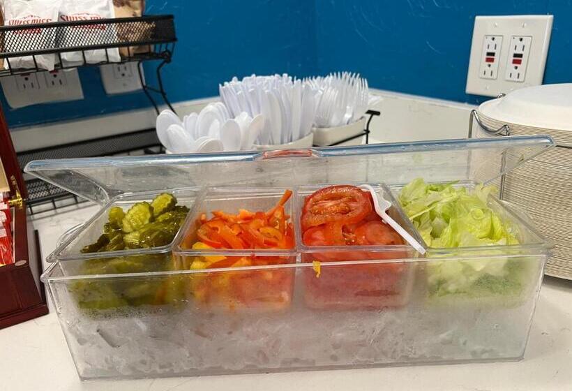 מוטל Sunbird Cape Cod Resort