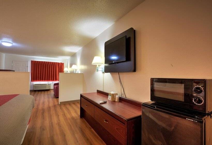 فندق على الطريق Super 7 Inn