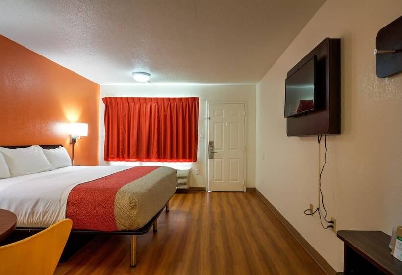 فندق على الطريق Super 7 Inn