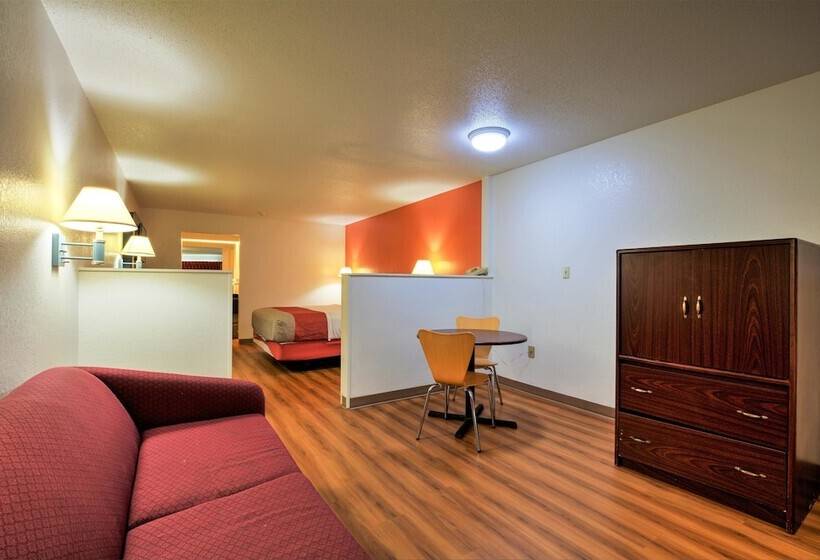 فندق على الطريق Super 7 Inn