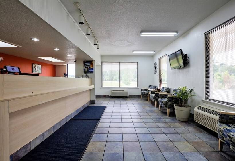 فندق على الطريق Super 7 Inn