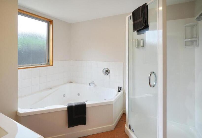 306 Motel Apartments