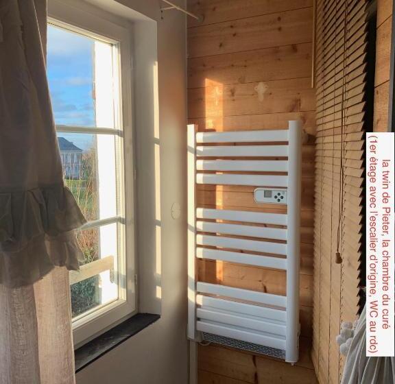 مبيت وإفطار Au Presbytère De Saigneville