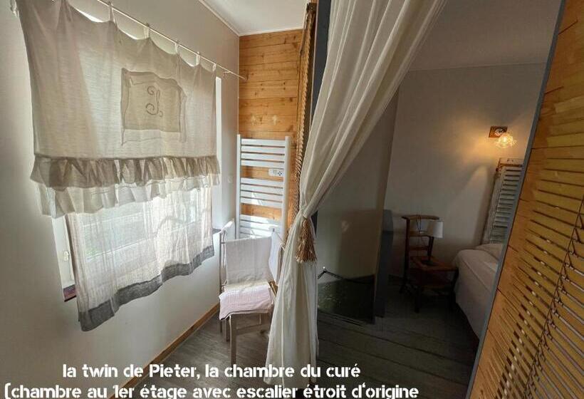 مبيت وإفطار Au Presbytère De Saigneville