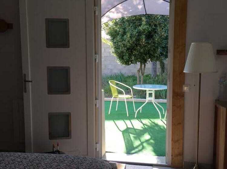 تختخواب و صبحانه La Chouette Villa