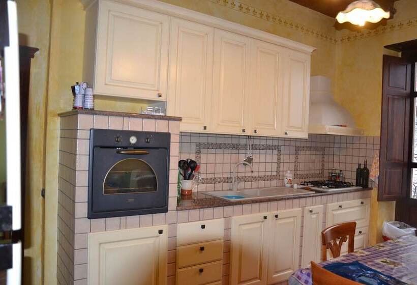 مبيت وإفطار La Roccia