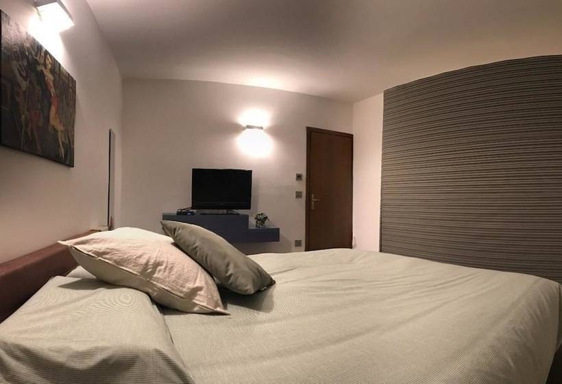 ベッドアンドブレックファースト Niifty Intera Villa Piscina Relax Idromassaggio E Sauna