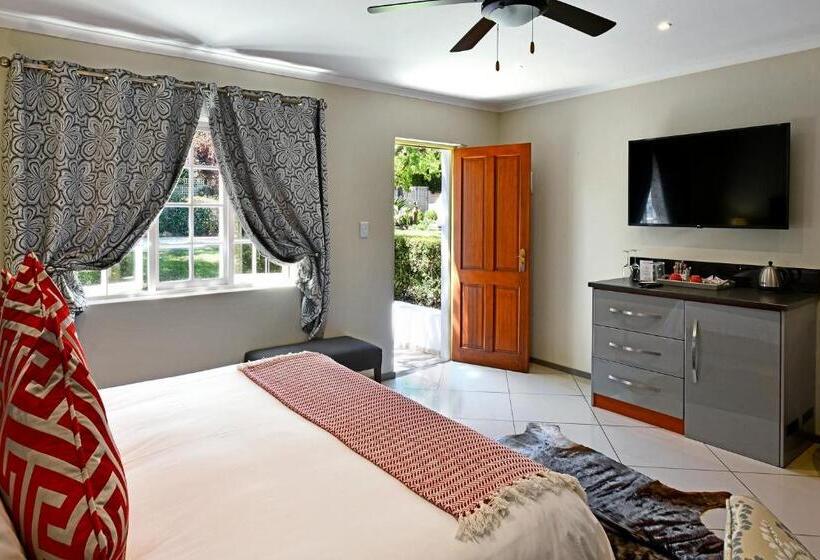 تختخواب و صبحانه The Coach House