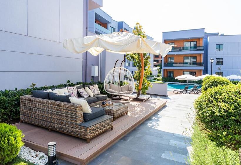 Green Hills Suites