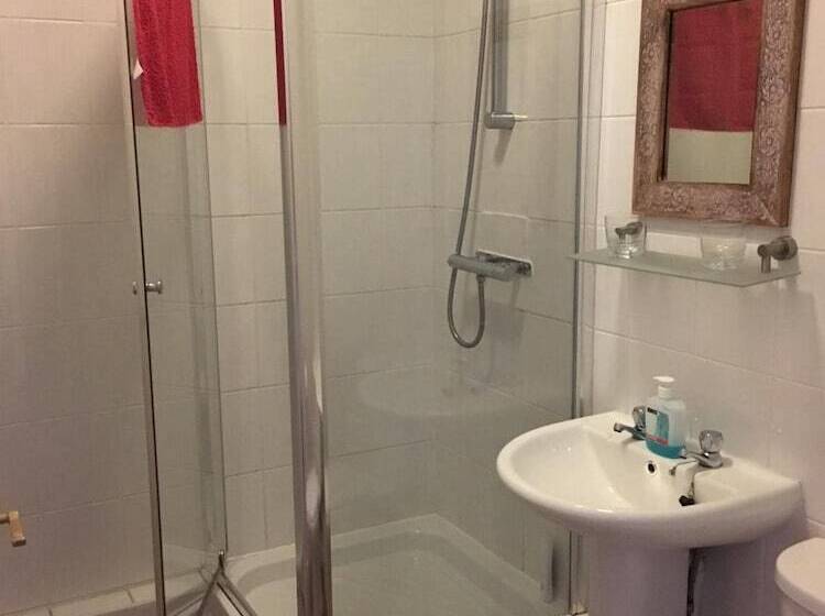 Хостел The Sportsman Whitworth