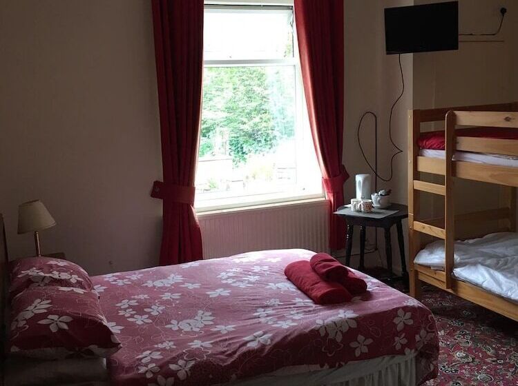 Хостел The Sportsman Whitworth