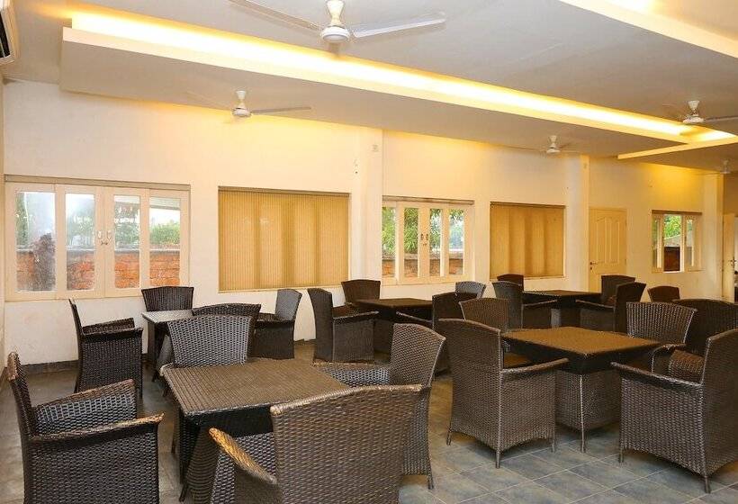 호텔 Capital O 29855 Island Inn