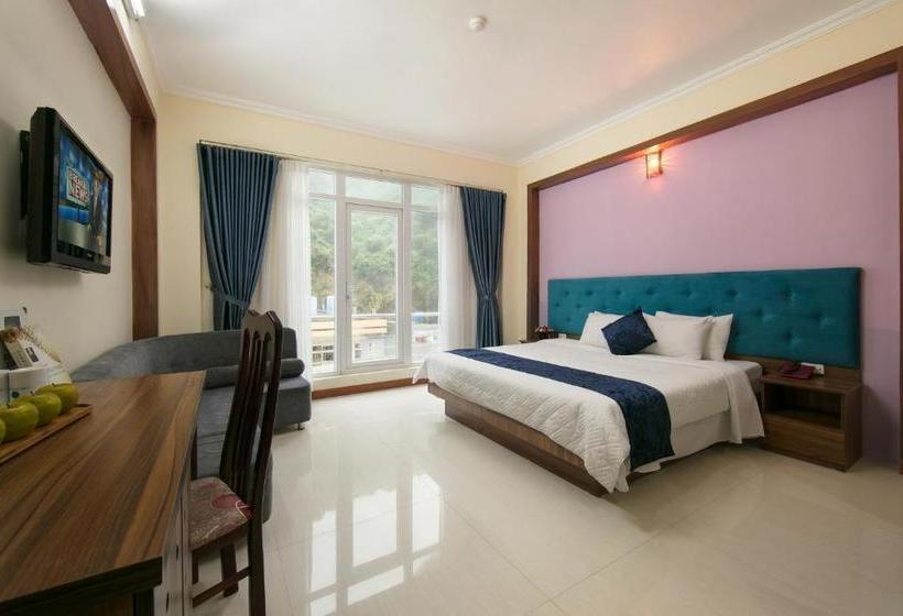 هتل The Oversleep Catba Hostel