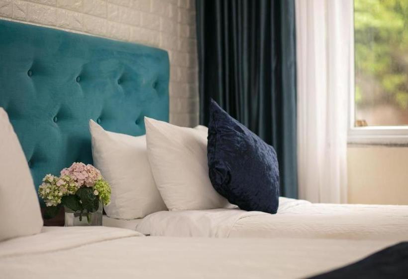 هتل The Oversleep Catba Hostel