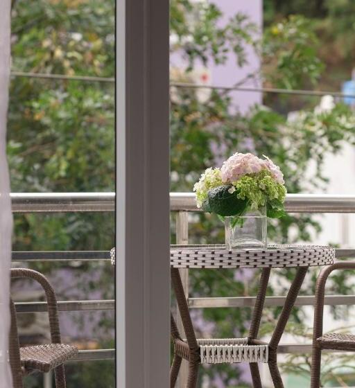 هتل The Oversleep Catba Hostel