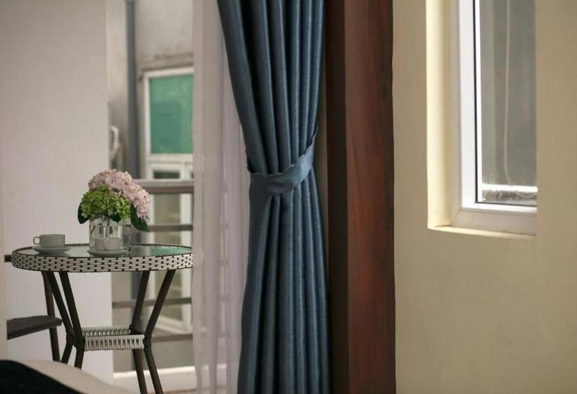 هتل The Oversleep Catba Hostel