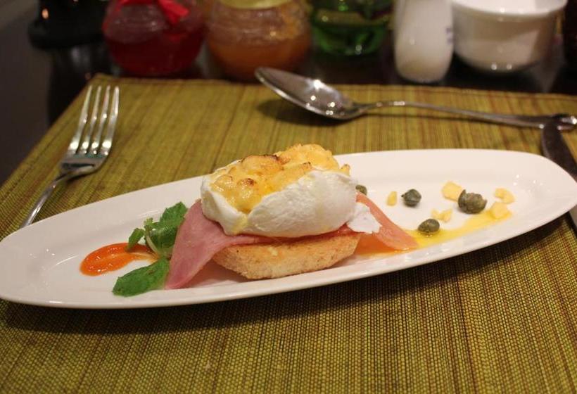 هتل The Oversleep Catba Hostel