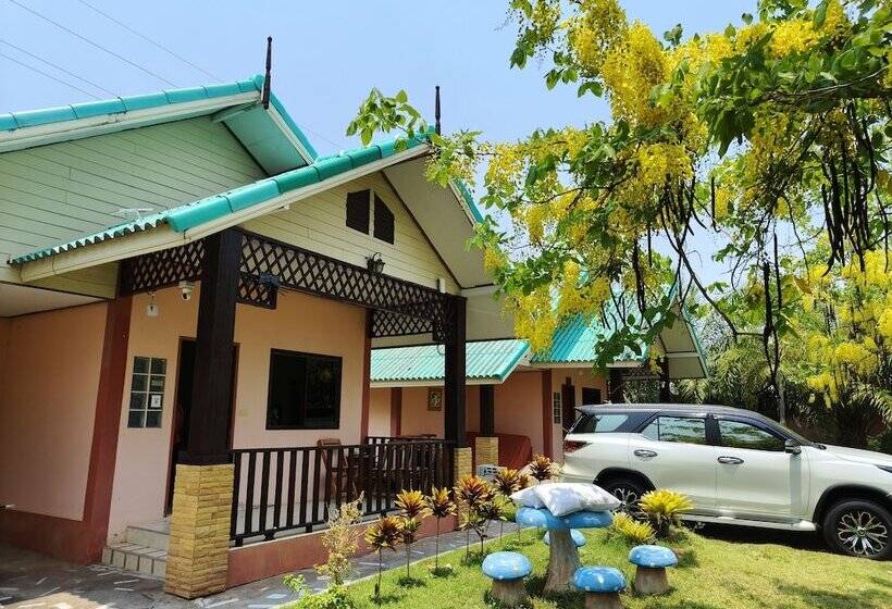 ホテル Chum Phae Lagoon Resort