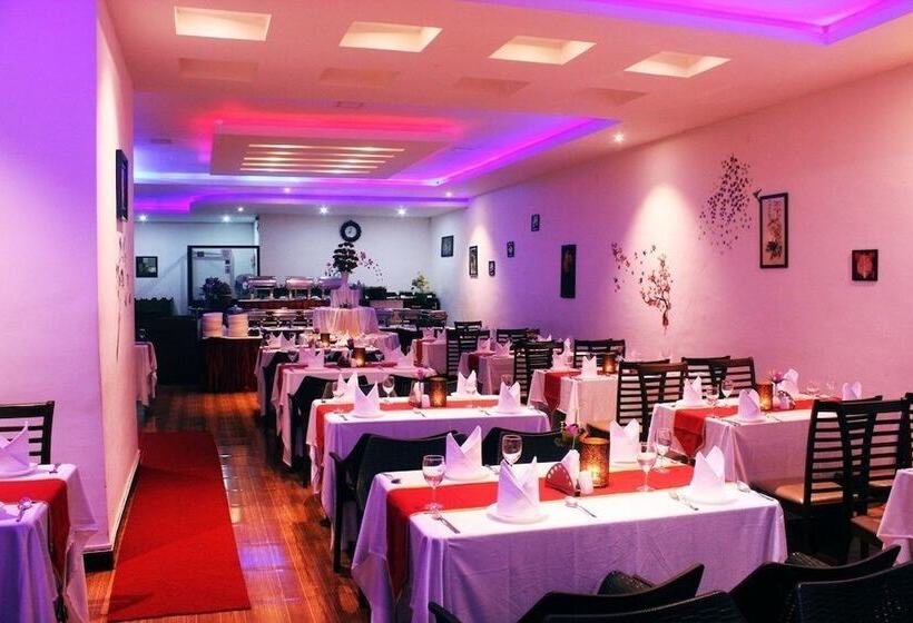 בית מלון כפרי Coorg Jungle Camp Backwater Resort