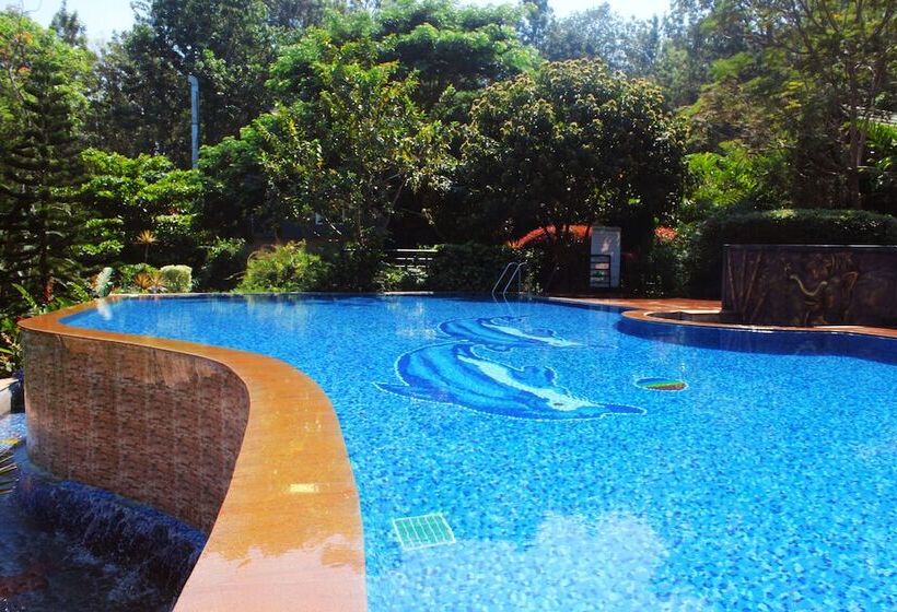 בית מלון כפרי Coorg Jungle Camp Backwater Resort
