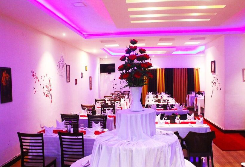 בית מלון כפרי Coorg Jungle Camp Backwater Resort