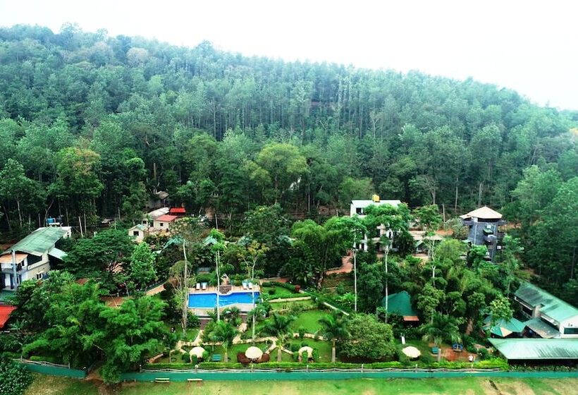 בית מלון כפרי Coorg Jungle Camp Backwater Resort