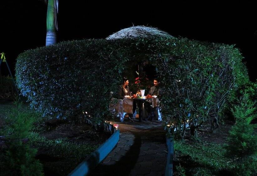 בית מלון כפרי Coorg Jungle Camp Backwater Resort